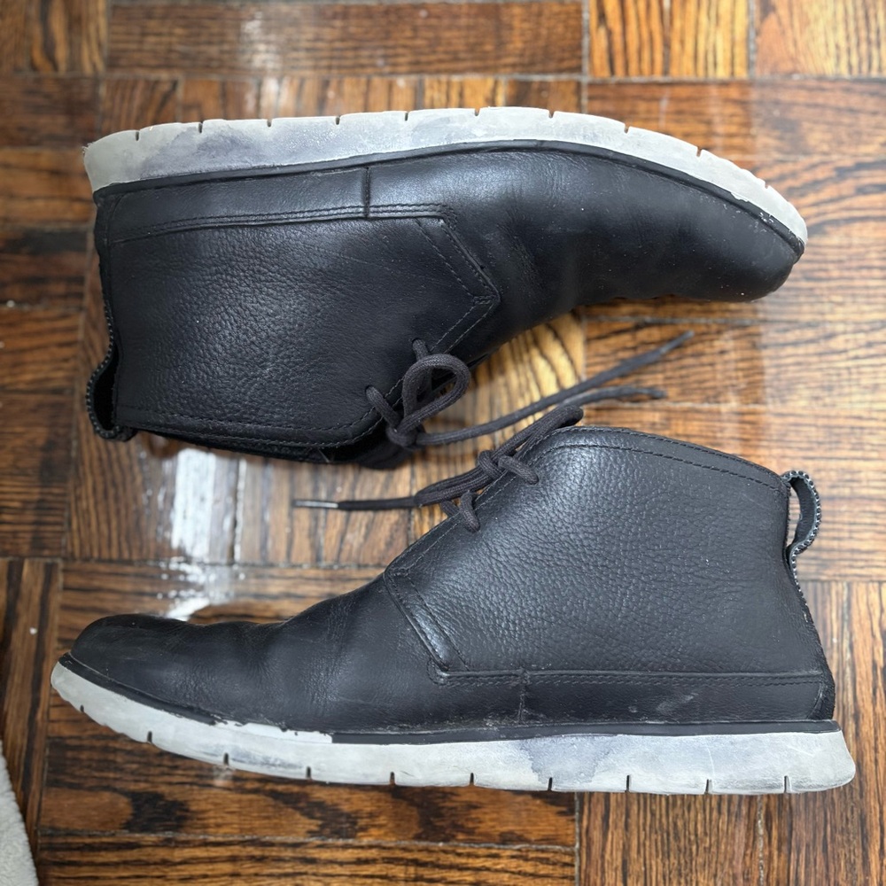 UGG Men’s Freamon Chukka Black Leather Boot Size 9.5